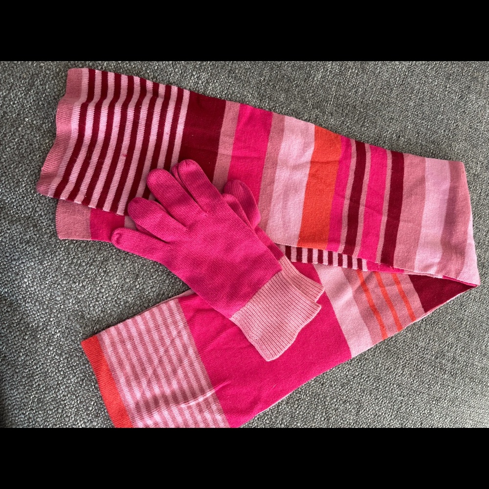 Express scarf and glove set